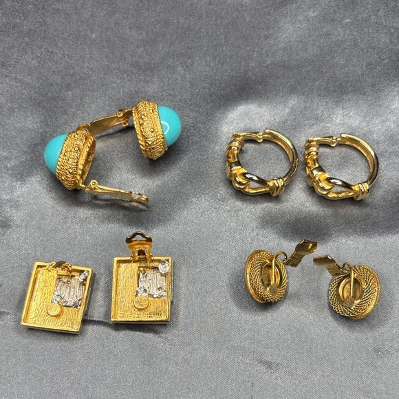 Elegant Gold and Black Earrings Set - Picture 2 of 2